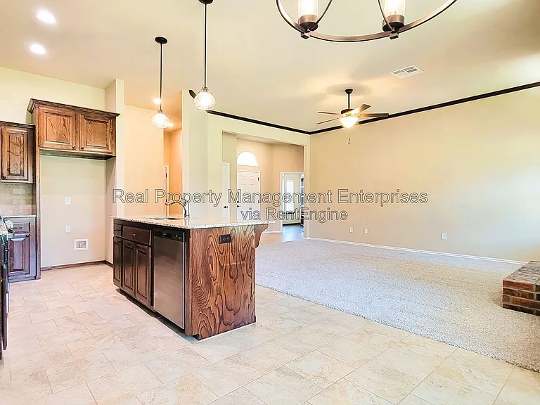 4500 Oasis Ct — Photo 10