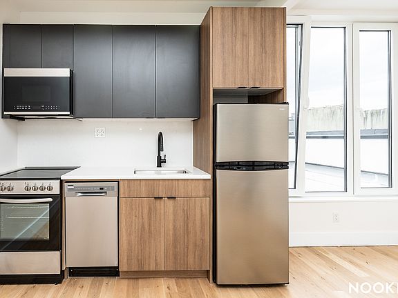 2nd image of 96 Moore St #Penthouse 5