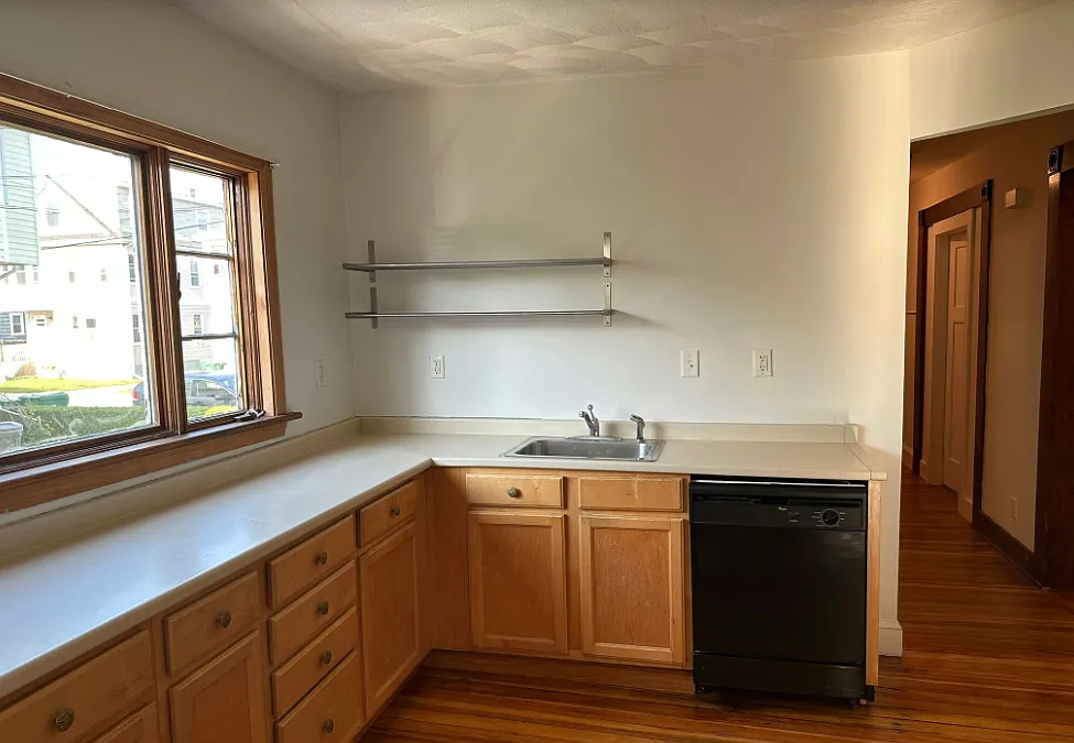 3 bed, $4,200 — Photo 2