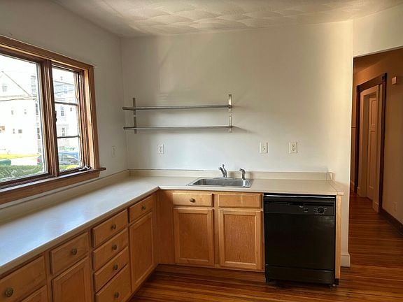 2nd image of 21 Renfrew St #23B