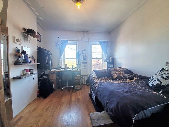 5th image of 1342 Willoughby Ave #2R