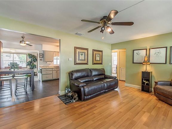 4th image of 1725 Suffolk Dr