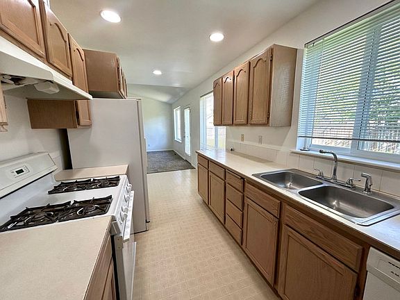 4th image of 209 W Mount Baker Ct