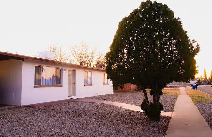 6858 E David Dr — Photo 2