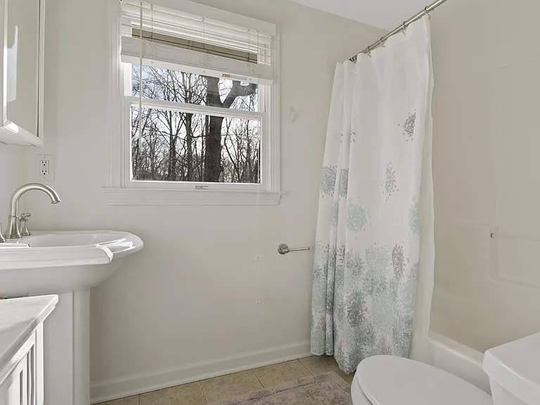 1091 Boston Post Rd — Photo 12