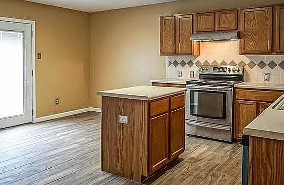 Eat in kitchen with prep island.