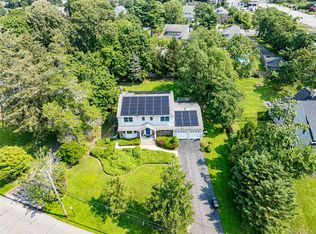 220 Windsor Avenue, Brightwaters, NY 11718