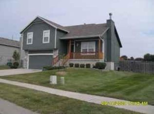 15602 Pebble Ter, Basehor, KS 66007