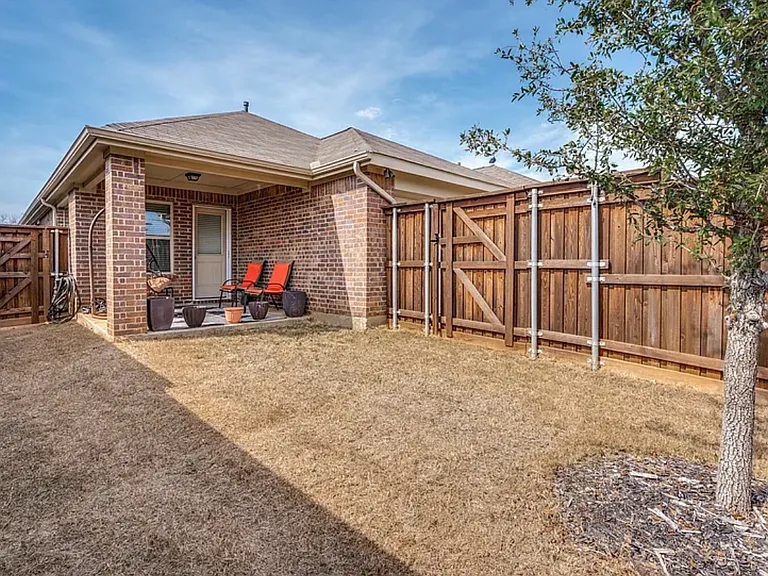 1525 Acmite Ave — Photo 8