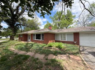 10000 Knollcrest Ct, Saint Louis, MO 63136