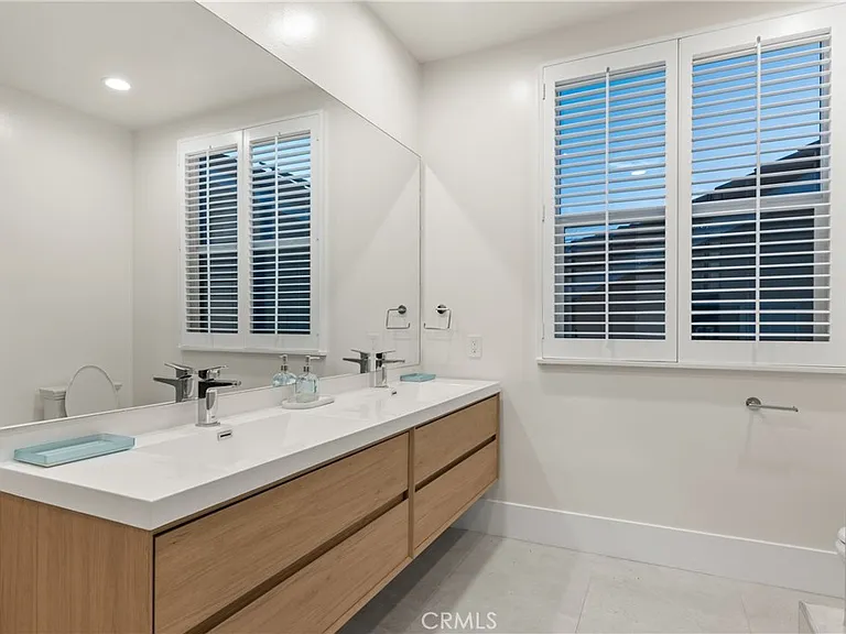 14713 Valleyheart Dr — Photo 22