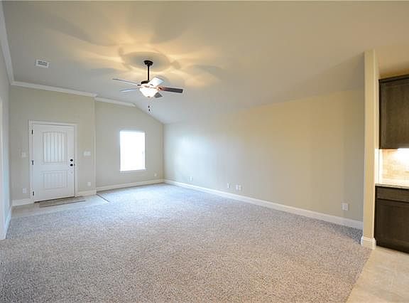 4th image of 2222 Southridge Ln