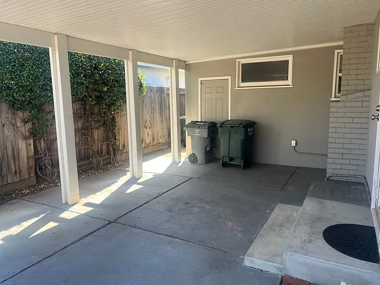 880 San Mateo Ct — Photo 15