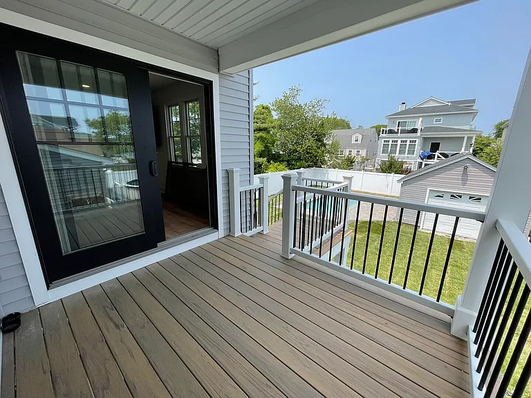 303 Forman Ave — Photo 12