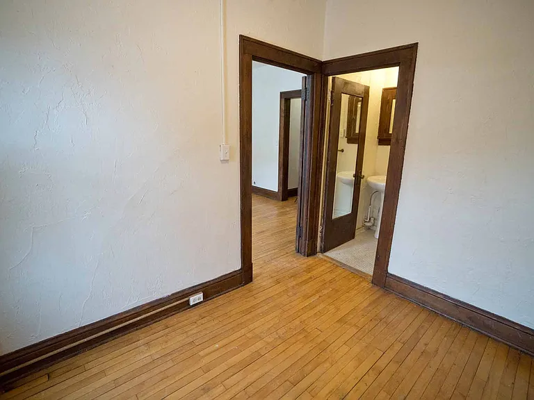 225 Place Apartments — Photo 42