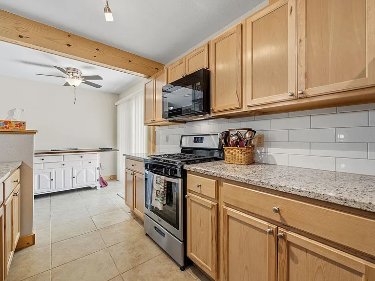 513 Texas Ave — Photo 12