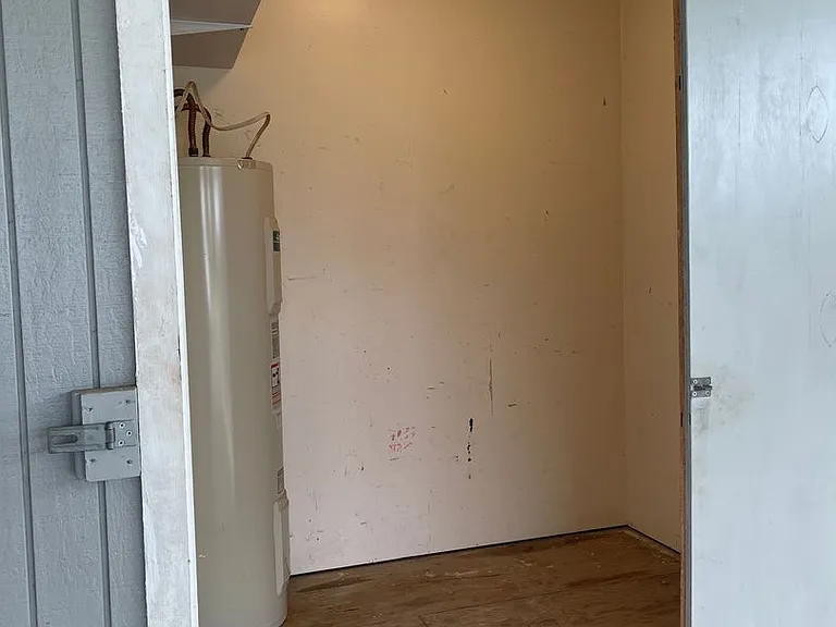 64 5122 White Rd #16 — Photo 6