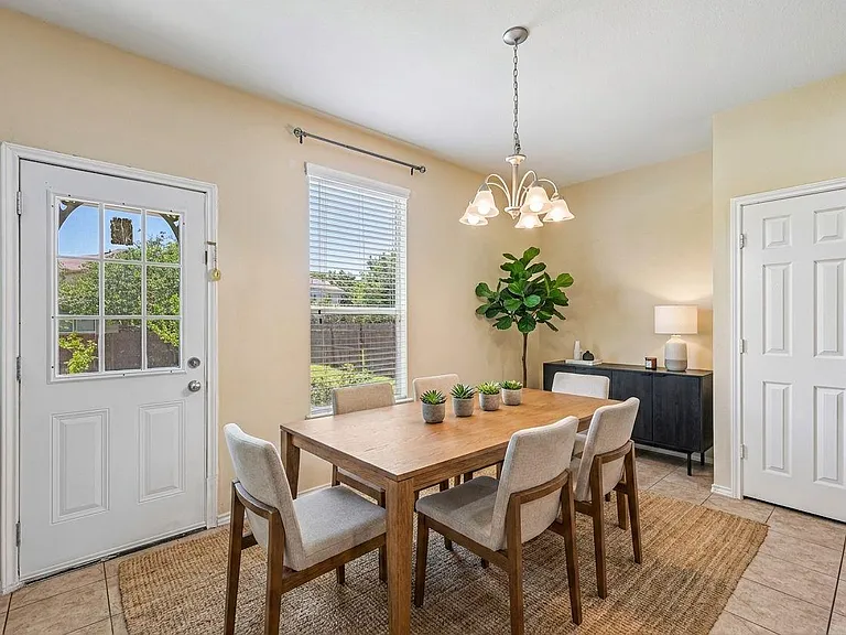 140 Lynn Crest Bnd — Photo 13