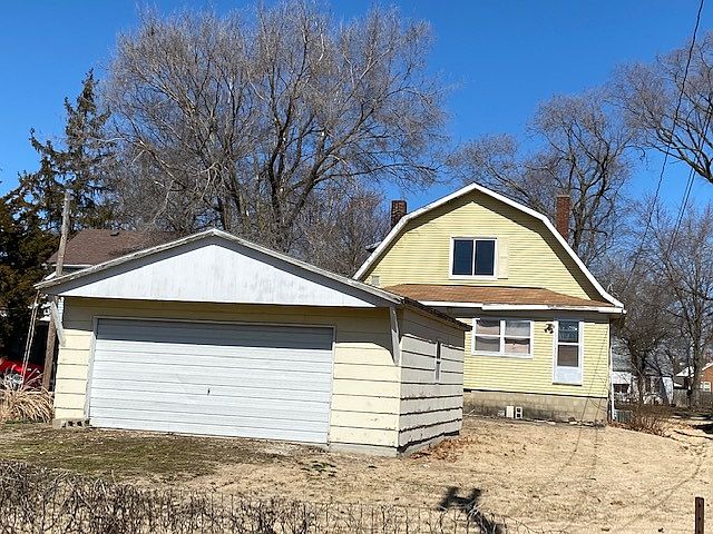2nd image of 808 E Sangamon Ave