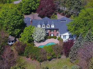 410 Highcroft Rd, Wayzata, MN 55391