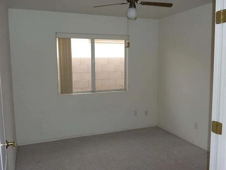 140 W Oxford Ln — Photo 10