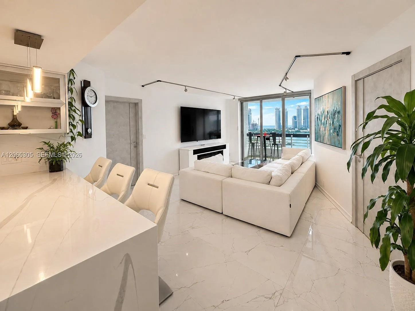 Mystic Pointe Condo No On — Photo 3