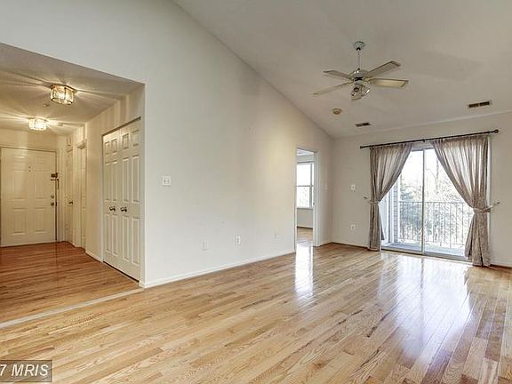 4th image of 15302 Diamond Cove Ter APT 9-3
