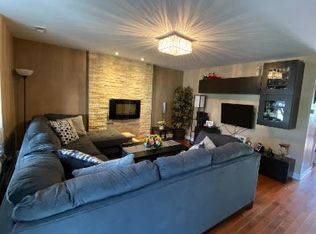 610 Glenhurst Ct, Romeoville, IL 60446