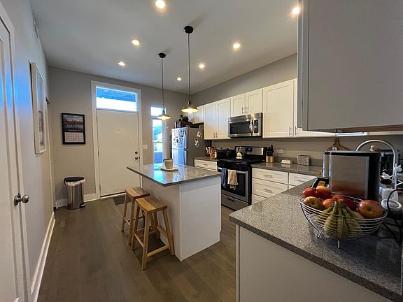 3rd image of 1923 N Lawndale Ave #1