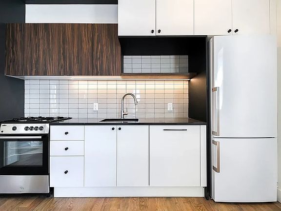 4th image of 1530 Putnam Ave #4A