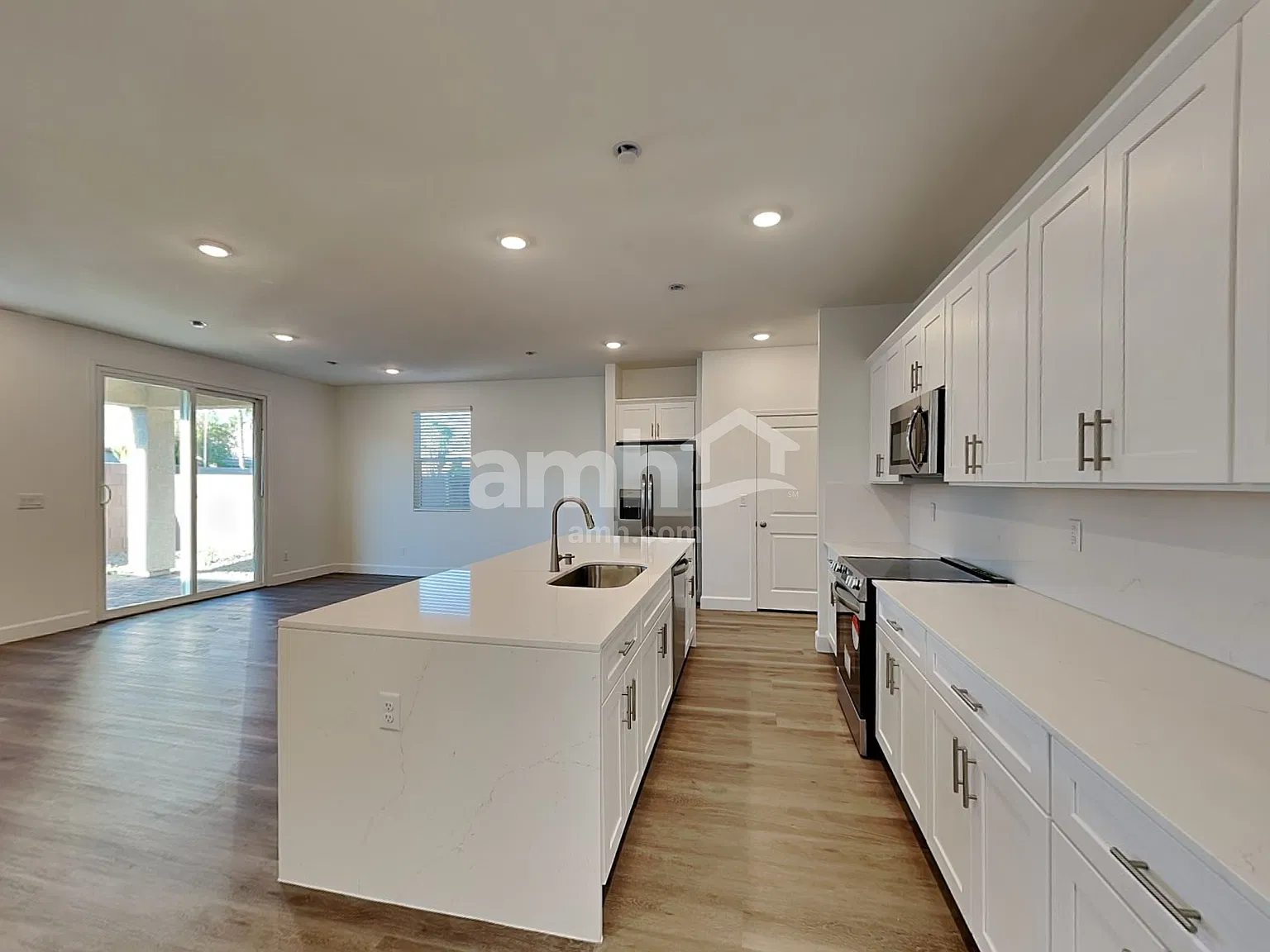 3 bed, 2.5 bath, 2040 sqft, $2,490 — Photo 4
