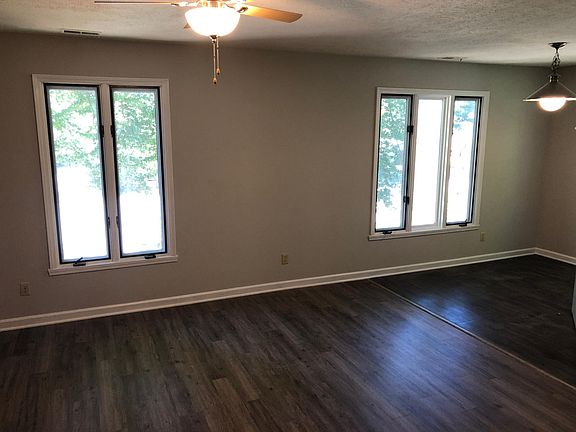 4th image of 588 Holly Ct S