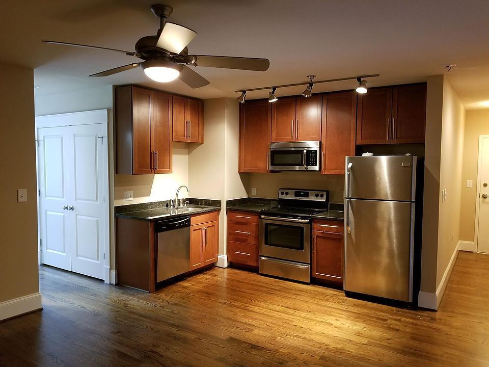 1st image of 611 S Jefferson St APT 163