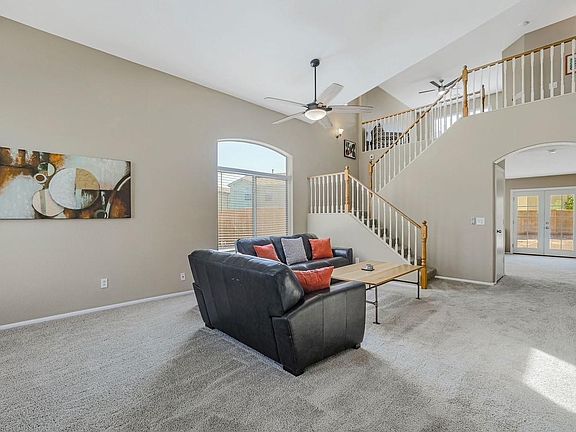 3rd image of 16066 W Moreland St