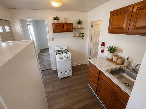 4th image of 1742 W 6th St #1