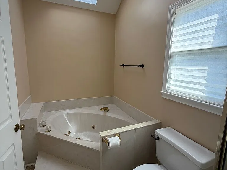 2076 Howlong Ave — Photo 24
