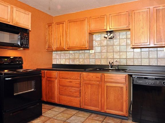 5th image of 419 E Avenue A