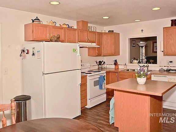 5th image of 414 Andrew Ct