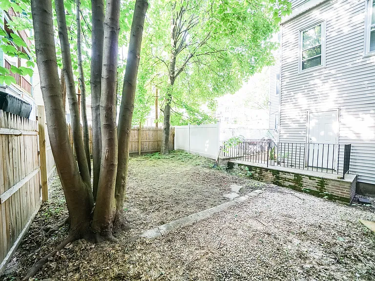 308 Saratoga St — Photo 8