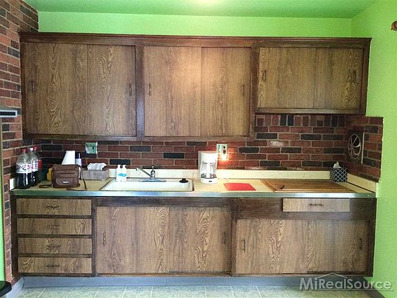 3rd image of 15542 Clover St