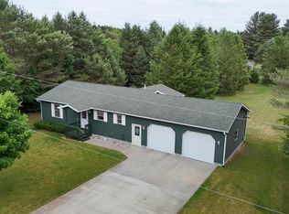 108 Maplebrooke Ln, Cadillac, MI 49601