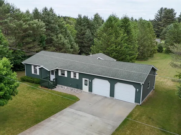 108 Maplebrooke Ln, Cadillac, MI 49601