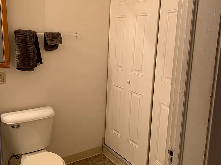 1902 E Linnwood Ave — Photo 52