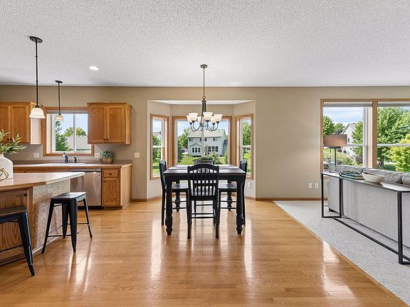 4th image of 1235 Pine Sq