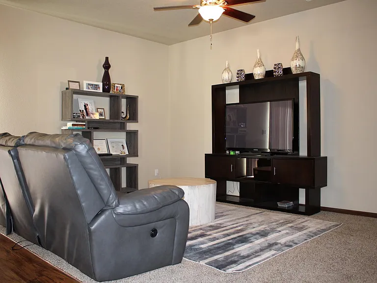 3722 Ravenwood Cir — Photo 1