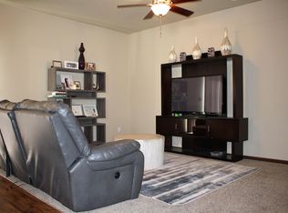 3722 Ravenwood Cir, Waterloo, IA 50702
