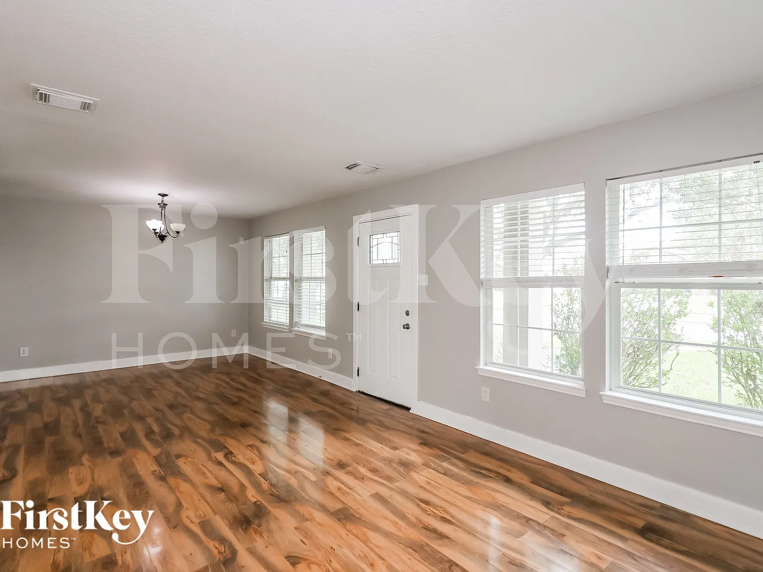 3 bed, 2.0 bath, 1803 sqft, $1,900 — Photo 3