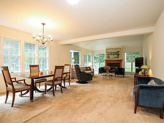 Living room/dining room
