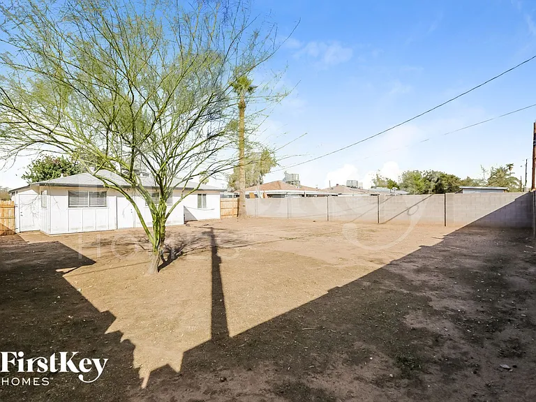 3625 N 21st Dr — Photo 14