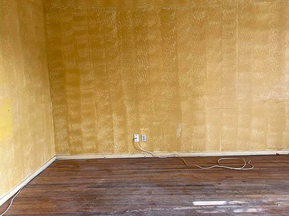 3rd image of 310 N 10th Ave